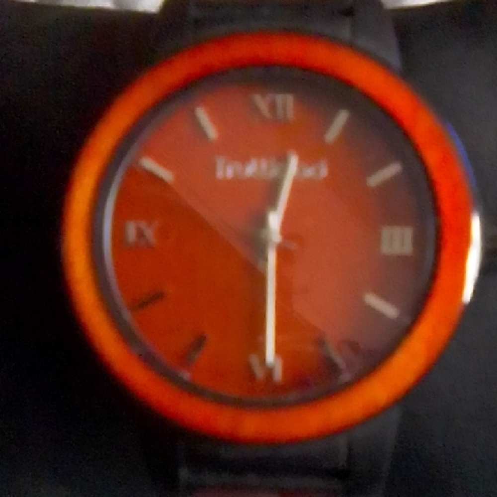 Red Sandal Wood and Metal Men's Watch - Picture 3 of 4